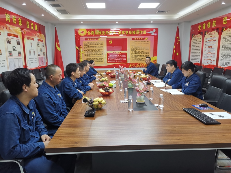 7月30日下午，軋鋼廠黨委組織召開“‘慶八一’學(xué)黨史  扛死肩   共奮進(jìn)”復(fù)轉(zhuǎn)軍人座談會