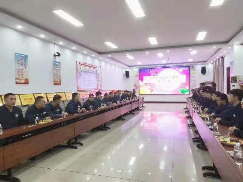 9月21日，煉鐵廠黨委舉行“緣聚煉鐵 情滿中秋 ”新老職工聯(lián)歡會2