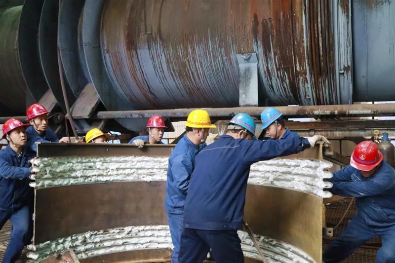 鏖戰(zhàn)4#高爐 搶修中的感動——煉鐵廠4#高爐搶修一線紀(jì)實